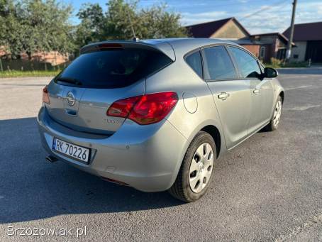 Opel Astra J 2011