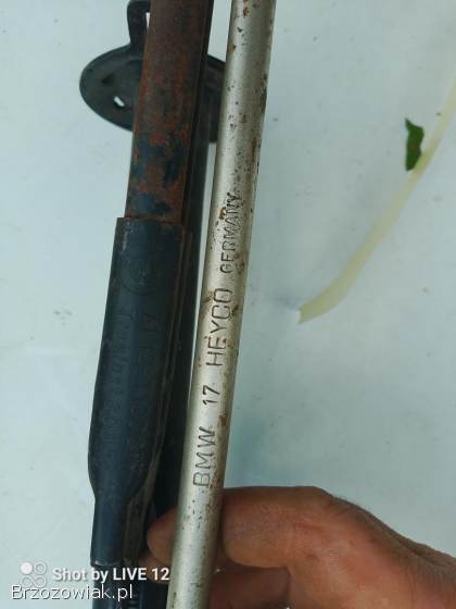 Podnośnik z kluczem do bmw