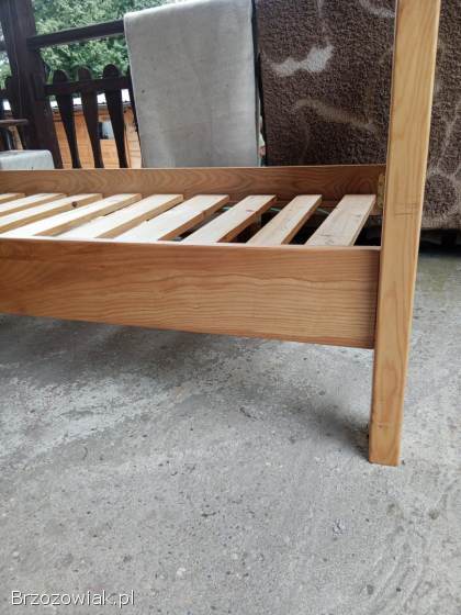 Łóżko drewniane jednoosobowe