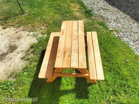 Stolik z ławeczkami