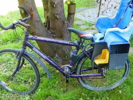 Rower z siodełkiem dla dziecka.