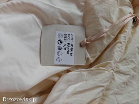 Długa beżowo biała pikowana kurtka