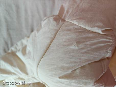 Długa beżowo biała pikowana kurtka