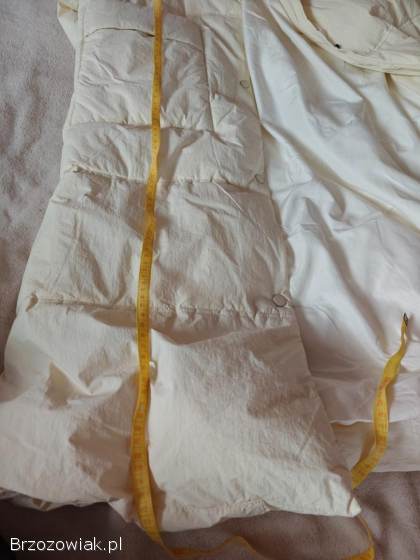 Długa beżowo biała pikowana kurtka