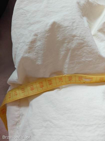 Długa beżowo biała pikowana kurtka