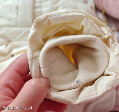 Długa beżowo biała pikowana kurtka