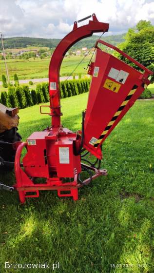 Rębak do drewna z hydraulicznym podawaniem