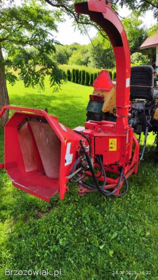 Rębak do drewna z hydraulicznym podawaniem