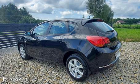 Opel Astra 1.  6 benzyn 115KM 2015