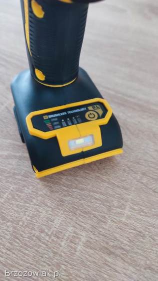 Nowy klucz udarowy akumulatorowy DeWalt DCF900
