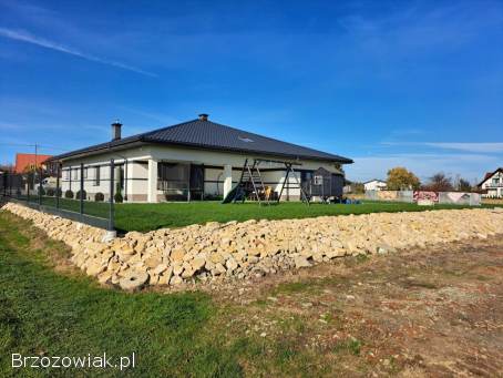 Na sprzedaż dom parterowy z garażem – możliwość adaptacji poddasza,  budynek gosp