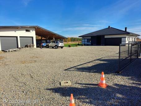 Na sprzedaż dom parterowy z garażem – możliwość adaptacji poddasza,  budynek gosp