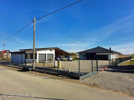 Na sprzedaż dom parterowy z garażem – możliwość adaptacji poddasza,  budynek gosp