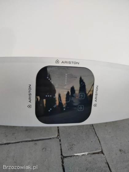 Elementryczny podgrzewacz wody Ariston Velis