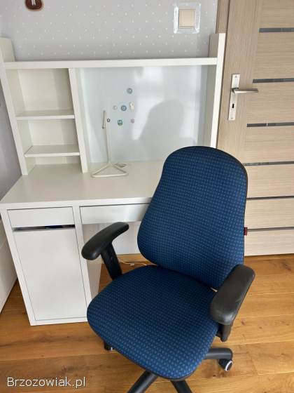 Biurko Ikea MICKE z nadstawką,  krzesło Nowy Styl