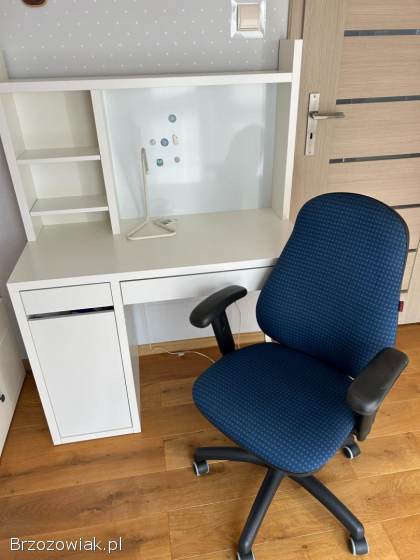 Biurko Ikea MICKE z nadstawką,  krzesło Nowy Styl