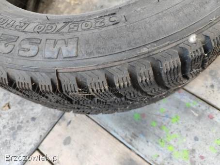 Opona bieżnikowana 205 60 16 zimowa