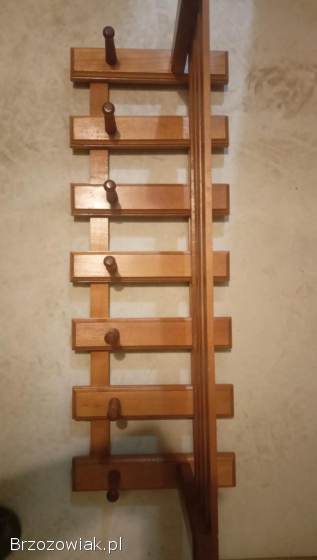 Wieszak drewniany z półką