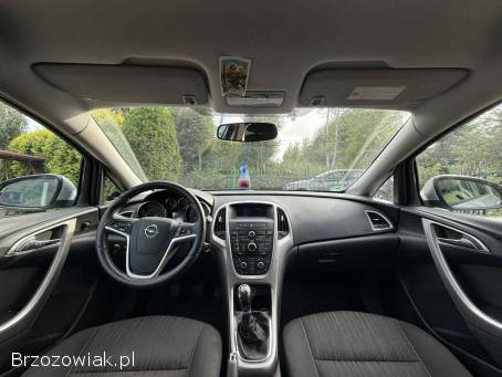 Opel Astra Hatchback 2011